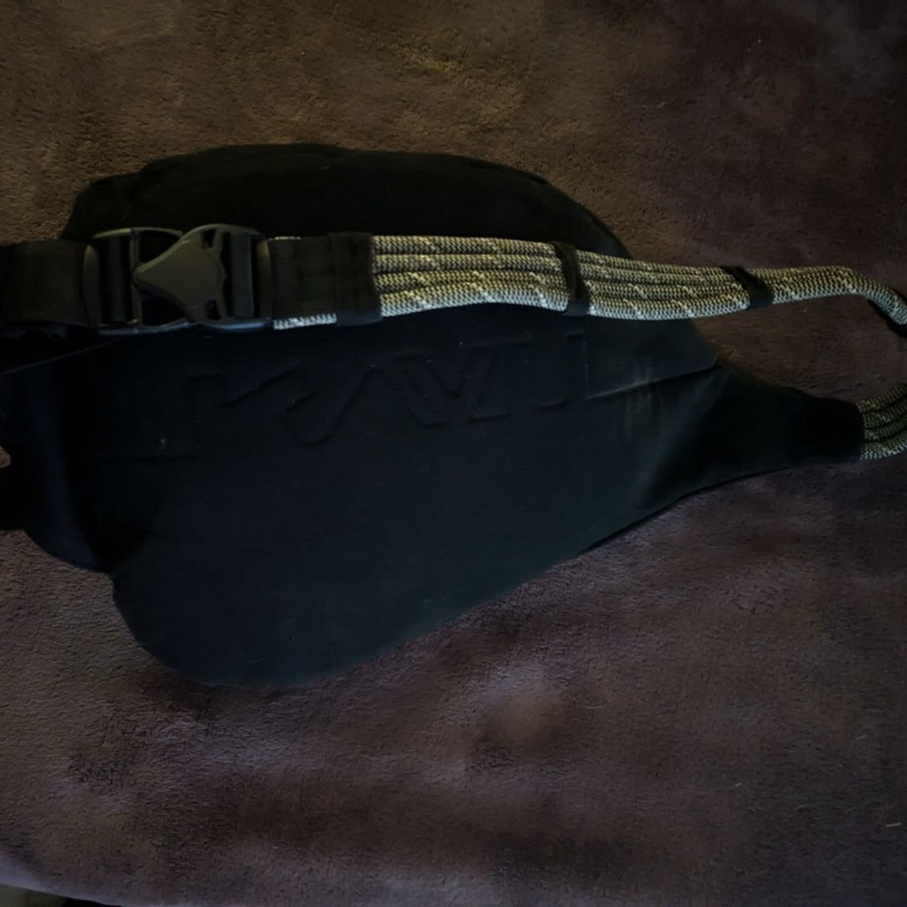 Black Kavu sling